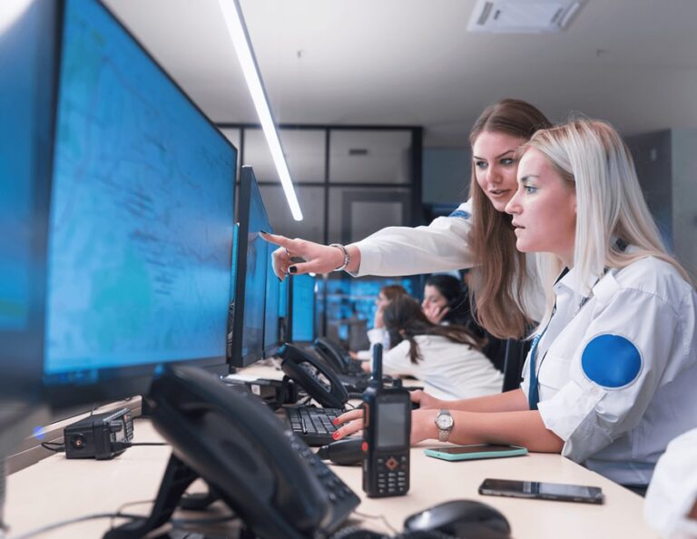 How Real-Time Security Guard Tracking Software Works