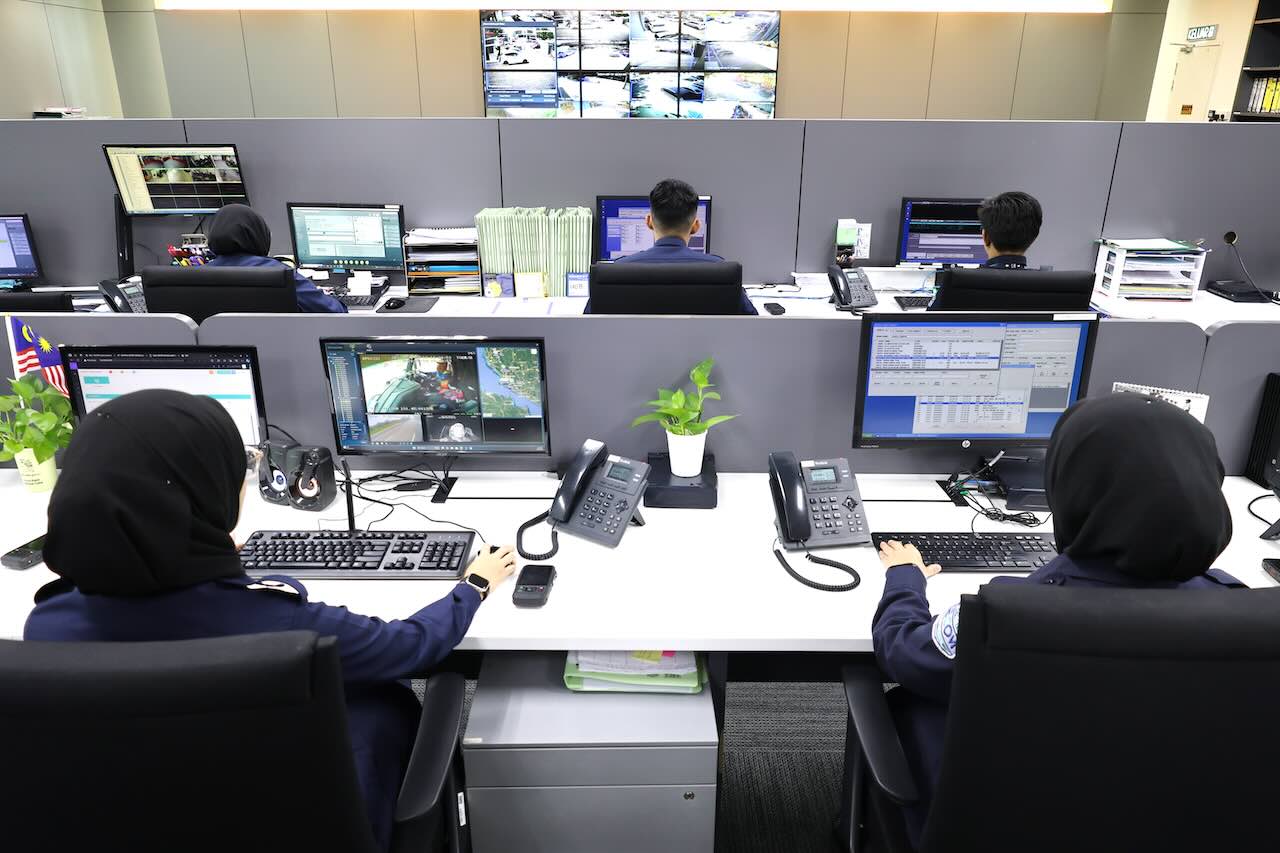 how to design scalable central monitoring system architecture featured